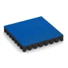 Fallschutzplatte von WARCO im Farbdesign Enzianblau mit den Abmessungen 500 x 500 x 80 mm. Produktfoto von Artikel 0715 in der Aufsicht von schräg vorne.