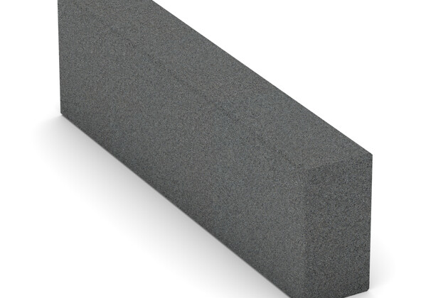 Gummi-Bordstein (Blockstufe) von WARCO im Farbdesign schiefergrau mit den Abmessungen 1000 x 300 x 150 mm. Produktfoto von Artikel 2601 in der Aufsicht von schräg vorne.