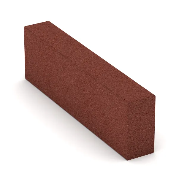 Blockstufe aus Gummigranulat von WARCO im Farbdesign Ziegelrot mit den Abmessungen 1000 x 300 x 150 mm. Produktfoto von Artikel 2597 in der Aufsicht von schräg vorne.