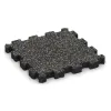 Sportboden – fugenlos von WARCO im Farbdesign Dunkelgrauer Granit mit den Abmessungen 306 x 306 x 30 mm. Produktfoto von Artikel 4271 in der Aufsicht von schräg vorne.