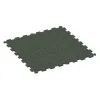 Fitnessboden Kompakt von WARCO im Farbdesign Englischer Rasen mit den Abmessungen 970 x 970 x 8 mm | 0,94 m. Produktfoto von Artikel 1022 in der Aufsicht von schräg vorne.