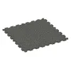 Fitnessboden Kompakt von WARCO im Farbdesign Dunkelgrauer Granit mit den Abmessungen 970 x 970 x 16 mm | 0,94 m². Produktfoto von Artikel 1096 in der Aufsicht von schräg vorne.