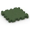 Fallschutz-Puzzlematte – 220 cm von WARCO im Farbdesign Grasgrün mit den Abmessungen 50 x 50 x 6 cm | 0,25 m². Produktfoto von Artikel 6407 in der Aufsicht von schräg vorne.