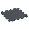 Fallschutz-Puzzlematte von WARCO im Farbdesign Schiefergrau mit den Abmessungen 50 x 50 x 2 cm | 0,25 m². Produktfoto von Artikel 6315 in der Aufsicht von schräg vorne.
