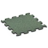 Fitness Max Floor System von WARCO im Farbdesign Englischer Rasen mit den Abmessungen 98 x 98 x 2,8 cm. Produktfoto von Artikel 6888 in der Aufsicht von schräg vorne.