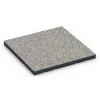 Outdoor-Fitnessboden von WARCO im Farbdesign Grauer Granit mit den Abmessungen 60 x 60 x 4 cm | 0,36 m². Produktfoto von Artikel 7142 in der Aufsicht von schräg vorne.