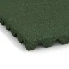 Detailaufnahme der Randausprägung von WARCO-Produkt 5522, Fallschutzplatte 4 cm - EN 1177 ≤ 125 cm, Format 500 x 500 x 40 mm, Farbe Grasgrün.