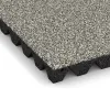 Detailaufnahme der Randausprägung von WARCO-Produkt 0642, Fallschutzplatte, Format 500 x 500 x 45 mm, Farbe Heller Granit.
