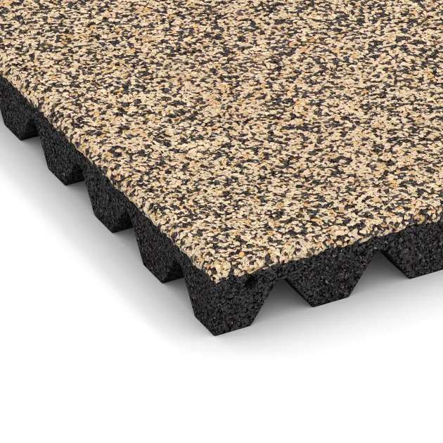 Detailaufnahme der Randausprägung von WARCO-Produkt 0648, Fallschutzplatte, Format 500 x 500 x 45 mm, Farbe Travertin.