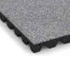 Detailaufnahme der Randausprägung von WARCO-Produkt 4475, Fallschutzplatte, Format 500 x 500 x 45 mm, Farbe Grau Melange.