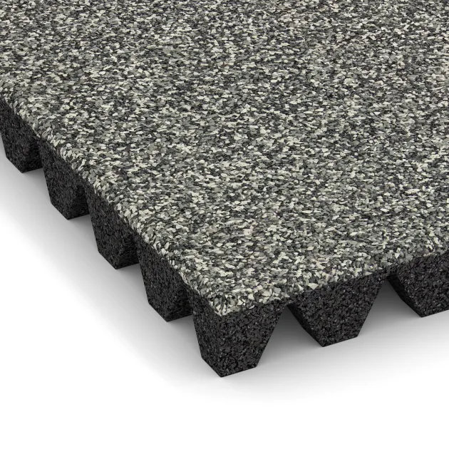 Detailaufnahme der Randausprägung von WARCO-Produkt 5356, Fallschutzplatte, Format 500 x 500 x 50 mm, Farbe Grauer Granit.