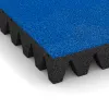Detailaufnahme der Randausprägung von WARCO-Produkt 0715, Fallschutzplatte, Format 500 x 500 x 80 mm, Farbe Enzianblau.