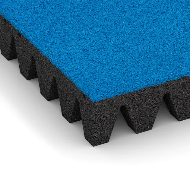 Detailaufnahme der Randausprägung von WARCO-Produkt 0717, Fallschutzplatte, Format 500 x 500 x 80 mm, Farbe Himmelblau.