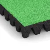 Detailaufnahme der Randausprägung von WARCO-Produkt 0721, Fallschutzplatte, Format 500 x 500 x 80 mm, Farbe Maigrün.