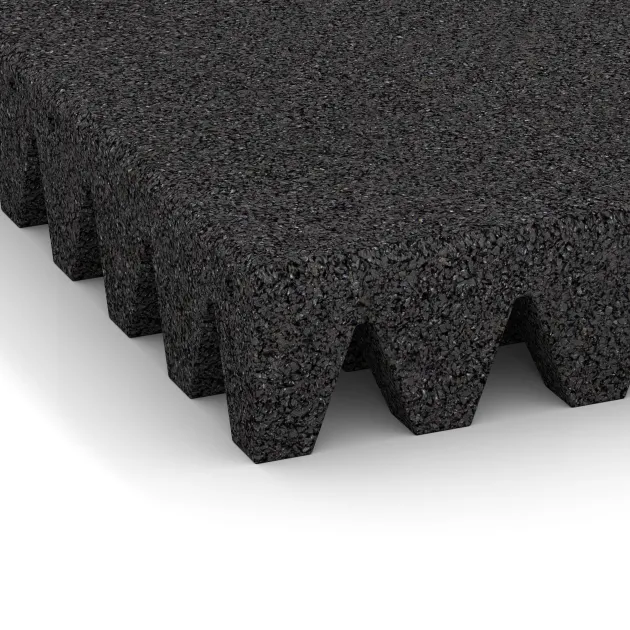 Detailaufnahme der Randausprägung von WARCO-Produkt 0726, Fallschutzplatte, Format 500 x 500 x 80 mm, Farbe Anthrazit.