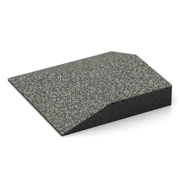 Detailaufnahme der Randausprägung von WARCO-Produkt 3831, Eck-Platte (zwei Seiten abgeschrägt), Format 500 x 500 x 100 mm, Farbe Grauer Granit.