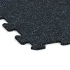 Detailaufnahme der Randausprägung von WARCO-Produkt 1038, Treppenbelag, Format 970 x 970 x 8 mm | 0,94 m, Farbe Leicht Blau Gesprenkelt.