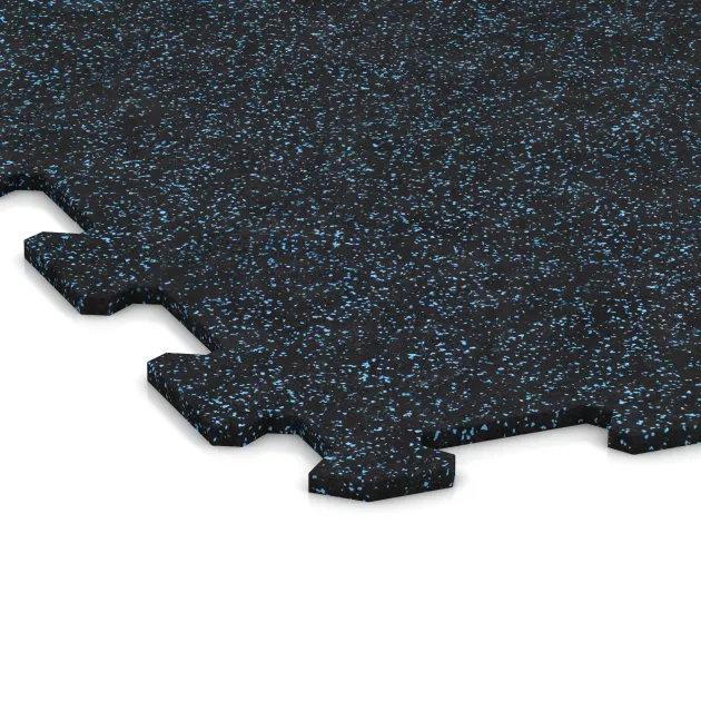 Detailaufnahme der Randausprägung von WARCO-Produkt 1038, Treppenbelag, Format 970 x 970 x 8 mm | 0,94 m, Farbe Leicht Blau Gesprenkelt.