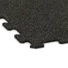 Detailaufnahme der Randausprägung von WARCO-Produkt 1047, Treppenbelag, Format 970 x 970 x 8 mm | 0,94 m, Farbe Leicht Gelb Gesprenkelt.