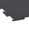 Detailaufnahme der Randausprägung von WARCO-Produkt 6450, Fitnessboden Kompakt, Format 100 × 100 × 0,8 cm, Farbe Leicht Rot Gesprenkelt.