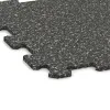 Detailaufnahme der Randausprägung von WARCO-Produkt 0882, Fitnessboden Kompakt, Format 485 x 485 x 8 mm | 0,235 m², Farbe Dunkelgrauer Granit.