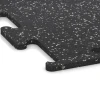 Detailaufnahme der Randausprägung von WARCO-Produkt 3777, Fitness Performance Elite Trainingsboden, Format 100 x 100 x 1,5 cm | 1,00 m², Farbe Leicht Grau Gesprenkelt.
