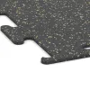 Detailaufnahme der Randausprägung von WARCO-Produkt 3764, Fitness Performance Elite Trainingsboden, Format 500 x 500 x 10 mm, Farbe Leicht Gelb Gesprenkelt.