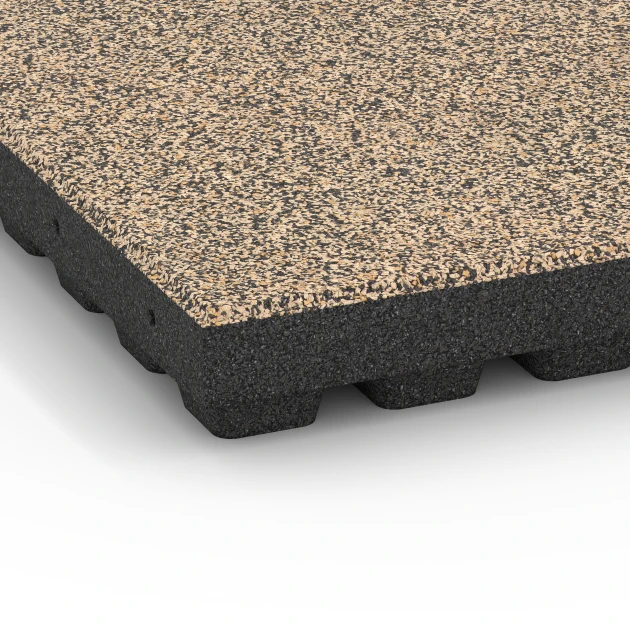 Detailaufnahme der Randausprägung von WARCO-Produkt 6446, Fallschutzplatte – 210 cm, Format 50 x 50 x 7 cm, Farbe Travertin.