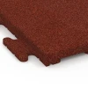 Detailaufnahme der Randausprägung von WARCO-Produkt 7053, Terrassenplatte Linea, Format 50 x 50 x 3 cm | 0,25 m², Farbe Ziegelrot.