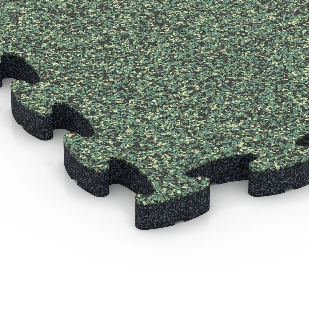 Detailaufnahme der Randausprägung von WARCO-Produkt 6933, Fallschutz Puzzlematte, Format 44,6 x 44,6 × 2,8 cm, Farbe Englischer Rasen.