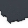 Detailaufnahme der Randausprägung von WARCO-Produkt 6969, Fitness Premium Boden Plus, Format 99 x 99 x 2,8 cm, Farbe Anthrazit.