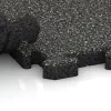 Großaufnahme vom Verbindungssystem von WARCO-Boden 4945 - Randplatte im Farbdesign Dunkelgrauer Granit. Abmessungen 500 x 235 x 40 mm.