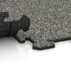Großaufnahme vom Verbindungssystem von WARCO-Boden 4210 - Sportboden‑Platte 1,8 cm im Farbdesign Grauer Granit. Abmessungen 500 x 500 x 18 mm.