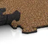 Großaufnahme vom Verbindungssystem von WARCO-Boden 4213 - Sportboden‑Platte 1,8 cm im Farbdesign Terra Cotta. Abmessungen 500 x 500 x 18 mm.