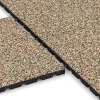 Großaufnahme vom Verbindungssystem von WARCO-Boden 5321 - Fallschutzplatte im Farbdesign Travertin. Abmessungen 500 x 500 x 30 mm.