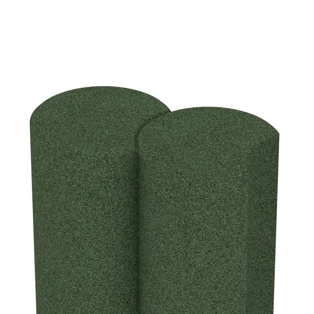 Großaufnahme vom Verbindungssystem von WARCO-Boden 2552 - Gummi-Palisade im Farbdesign Grasgrün. Abmessungen ø250 x 400 mm.