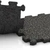 Großaufnahme vom Verbindungssystem von WARCO-Boden 3724 - Fitnessmatte Premium 2 cm im Farbdesign Dunkelgrauer Granit. Abmessungen 306 x 306 x 20 mm.
