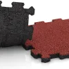Großaufnahme vom Verbindungssystem von WARCO-Boden 4262 - Fitnessmatte Premium 2 cm im Farbdesign Korallenrot. Abmessungen 306 x 306 x 20 mm.