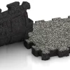 Großaufnahme vom Verbindungssystem von WARCO-Boden 4272 - Sportboden – fugenlos im Farbdesign Grauer Granit. Abmessungen 306 x 306 x 30 mm.