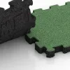 Großaufnahme vom Verbindungssystem von WARCO-Boden 4250 - Sportboden – fugenlos im Farbdesign Blassgrün. Abmessungen 306 x 306 x 30 mm.