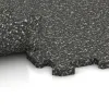 Großaufnahme vom Verbindungssystem von WARCO-Boden 1096 - Fitnessboden Kompakt im Farbdesign Dunkelgrauer Granit. Abmessungen 970 x 970 x 16 mm | 0,94 m².