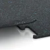 Großaufnahme vom Verbindungssystem von WARCO-Boden 3770 - Fitness Performance Elite Trainingsboden im Farbdesign Leicht Blau Gesprenkelt. Abmessungen 500 x 500 x 15 mm.