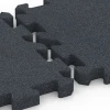 Großaufnahme vom Verbindungssystem von WARCO-Boden 6316 - Fallschutz-Puzzlematte im Farbdesign Schiefergrau. Abmessungen 50 x 50 x 4 cm | 0,25 m².