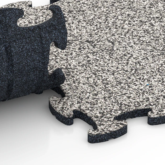 Großaufnahme vom Verbindungssystem von WARCO-Boden 6752 - Spielmatte im Farbdesign Grauer Granit. Abmessungen 44,6 x 44,6 x 1,8 cm.