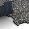 Großaufnahme vom Verbindungssystem von WARCO-Boden 6922 - Messeboden Klickfliese im Farbdesign Dunkelgrauer Granit. Abmessungen 97,1 x 97,1 × 1,8 cm.
