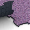 Großaufnahme vom Verbindungssystem von WARCO-Boden 6873 - Fitness Max Floor System im Farbdesign Lavendel. Abmessungen 97,1 x 97,1 × 1,8 cm.