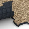 Großaufnahme vom Verbindungssystem von WARCO-Boden 6894 - Fitness Max Floor System im Farbdesign Rattan Lounge. Abmessungen 97,1 x 97,1 x 2,8 cm.