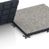 Großaufnahme vom Verbindungssystem von WARCO-Boden 7142 - Outdoor-Fitnessboden im Farbdesign Grauer Granit. Abmessungen 60 x 60 x 4 cm | 0,36 m².