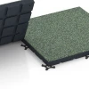 Großaufnahme vom Verbindungssystem von WARCO-Boden 7143 - Outdoor-Fitnessboden im Farbdesign Englischer Rasen. Abmessungen 60 x 60 x 4 cm | 0,36 m².