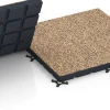 Großaufnahme vom Verbindungssystem von WARCO-Boden 7144 - Outdoor-Fitnessboden im Farbdesign Terra Cotta. Abmessungen 60 x 60 x 4 cm | 0,36 m².